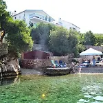 Hraste Hvar * חוואר