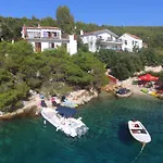 Hraste Hvar * חוואר