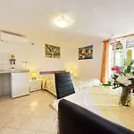 Hraste Hvar Апартаменти Хвар