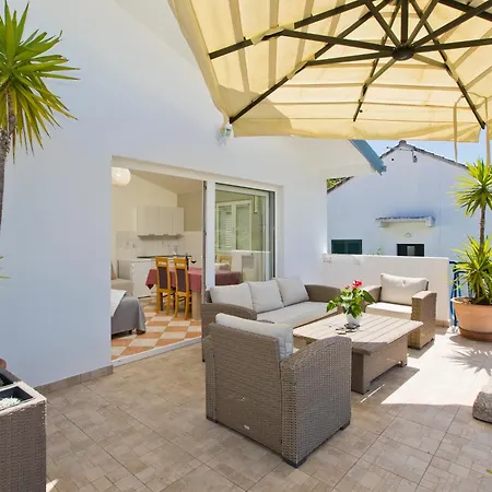 Апартаменти Hraste Hvar *