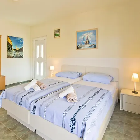 Hraste Hvar * Хвар