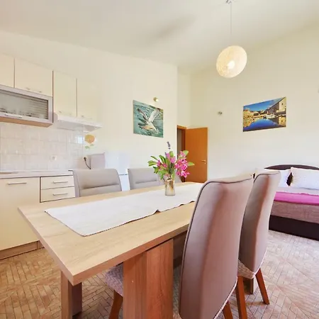 Апартаменти Hraste Hvar *