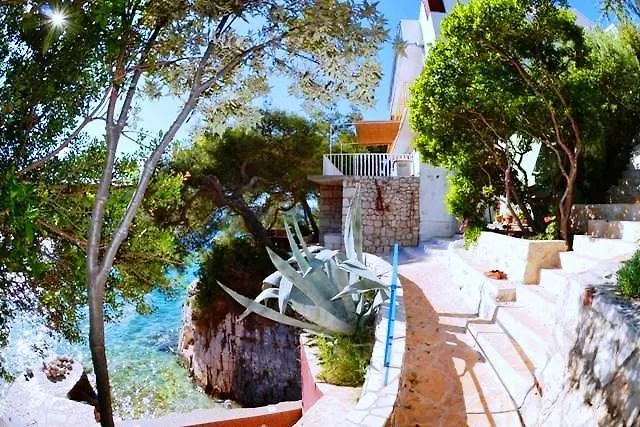 Hraste Hvar *