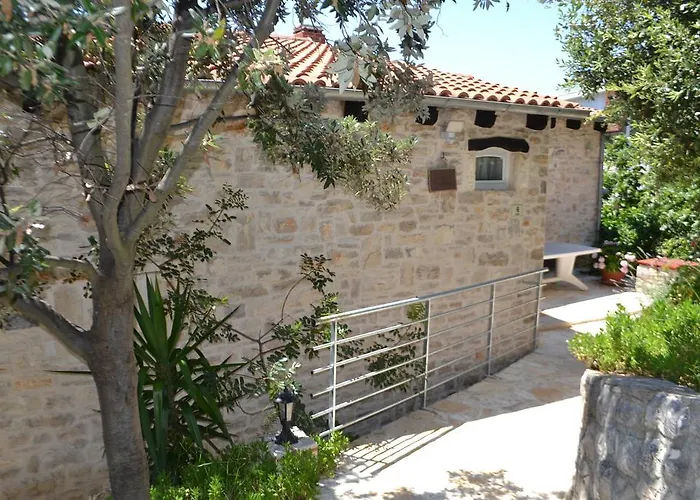 Hraste Hvar アパート *