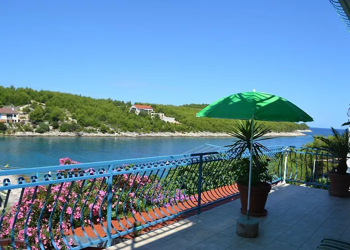 Hraste Hvar アパート *