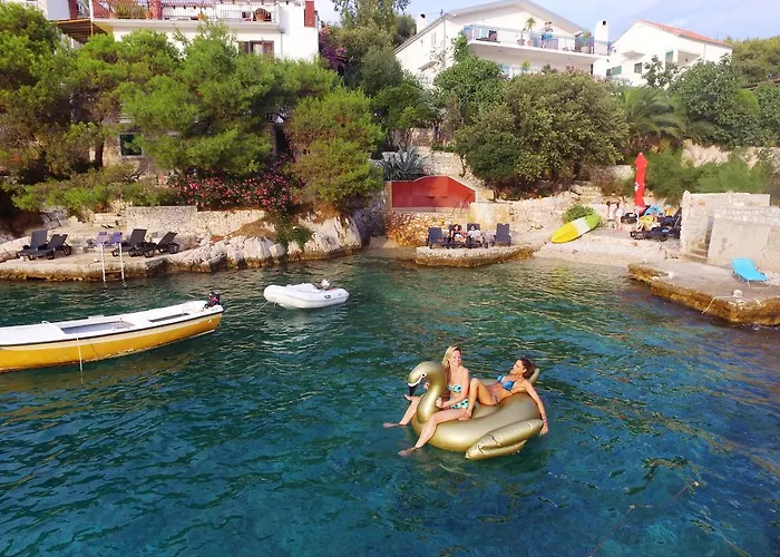 Hraste Hvar アパート *